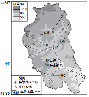 读新疆略图和西北地区年降水量分布图,完成下列问题。